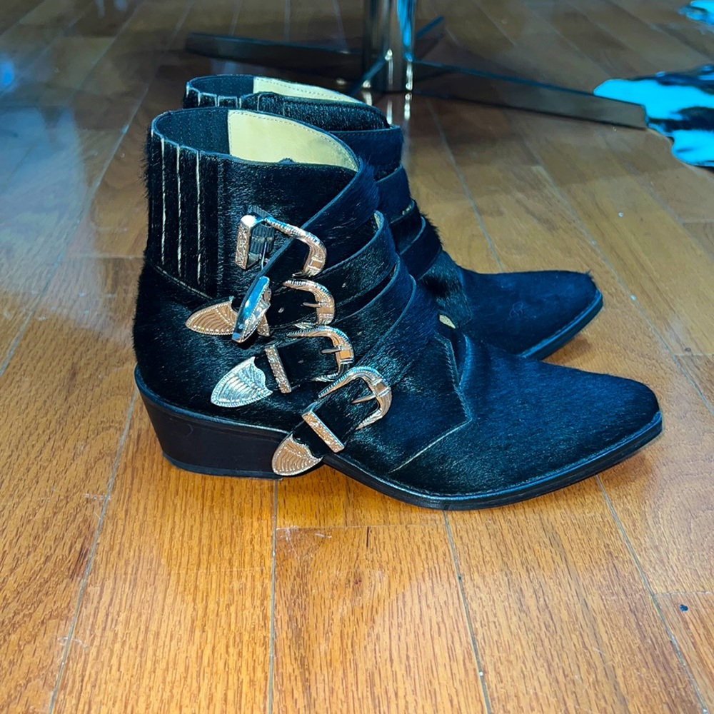 TOGA Pulla ponyhair buckled ankle boots / booties
